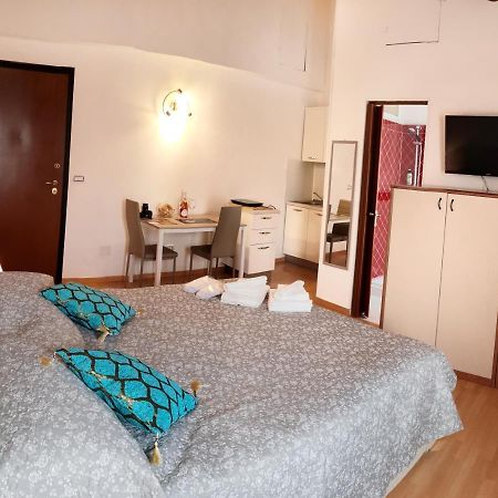 Hotel Da Enzo Desenzano del Garda Exterior foto