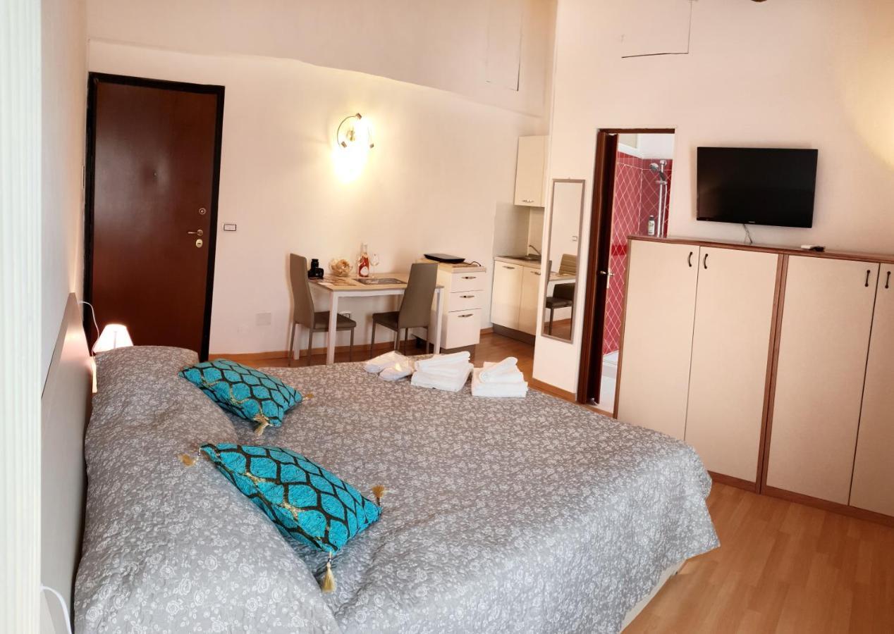 Hotel Da Enzo Desenzano del Garda Exterior foto