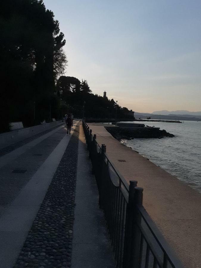 Hotel Da Enzo Desenzano del Garda Exterior foto